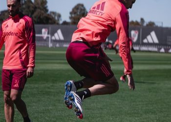 Video: la caída de Borja, el caño de Simón a Acuña y lo mejor de la distendida práctica de River