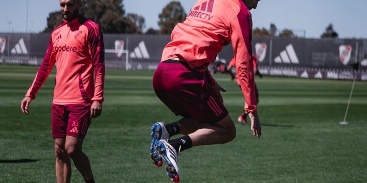 Video: la caída de Borja, el caño de Simón a Acuña y lo mejor de la distendida práctica de River