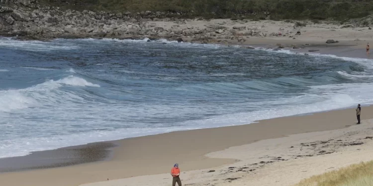 Un pesquero localiza cerca de Fisterra el cadáver de una menor desparecida hace nueve días en Galicia