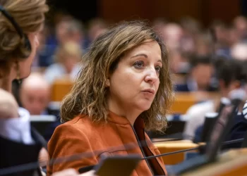 Los socialistas anunciarán este martes que votarán a los candidatos de Meloni y Orbán para sostener a Ribera