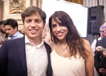 La red de contratos estatales que contiene a los representantes de UxP en el Parlasur