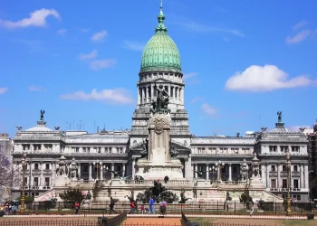 El ejecutivo convocaría a extraordinarias del legislativo en diciembre, pero aún no hay temario ni negociaciones