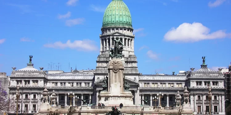 El ejecutivo convocaría a extraordinarias del legislativo en diciembre, pero aún no hay temario ni negociaciones