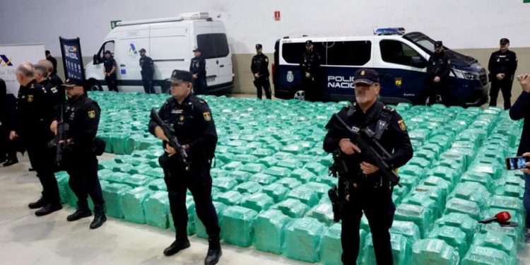 Impactante operación contra el narcotráfico en España, con detención de alto oficial incluida, contrasta con el narco en Argentina y Latam