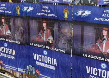 ¿Operación distractiva en formato analógico?: Aparecen afiches con fotos de Victoria Villarruel en cercanías al Congreso de la Nación