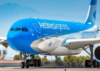 Por los paros, Aerolíneas se quedó sin pilotos de Airbus330 y vuela a Miami con aviones Boeing de un solo pasillo