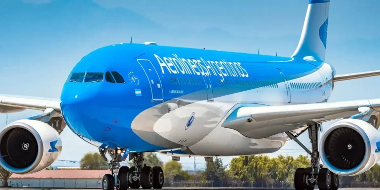 Por los paros, Aerolíneas se quedó sin pilotos de Airbus330 y vuela a Miami con aviones Boeing de un solo pasillo