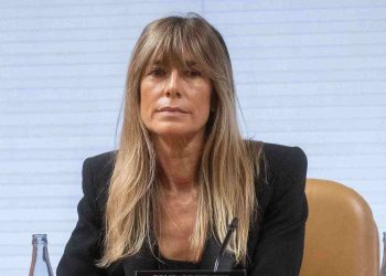 El ‘whatsapp’ que prueba que la asesora de Moncloa trabajaba para los negocios de Begoña Gómez