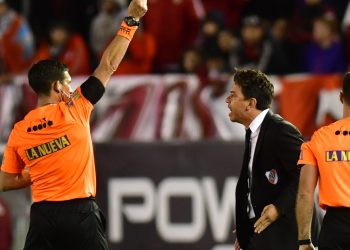 “A pesar de Merlos”: 846 días después de la picante frase, Gallardo se reencuentra con el árbitro