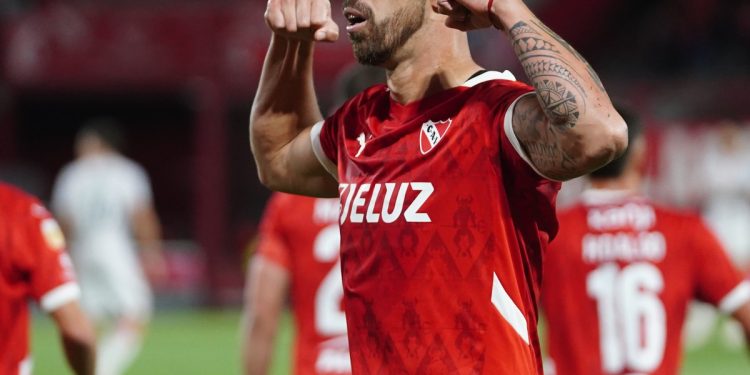 Ávalos tras la goleada del Rojo: “Obviamente que pasan cosas, pero son cosas que se pueden resolver en el vestuario”