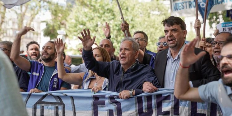 Bancarios: con aumento y bono, cuánto cobro en diciembre y cómo quedan todas las escalas