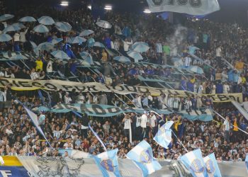 Banderas y un canto particular: el aliento de La Bombonera para la Selección Argentina