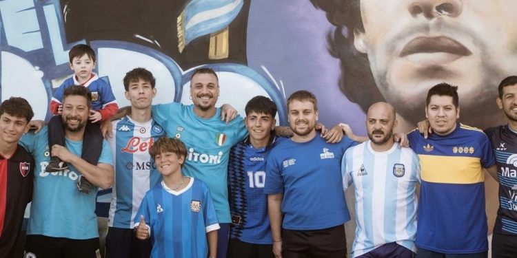 Benja Agüero y Daniel Osvaldo jugaron un picado en un potrero de Villa Fiorito