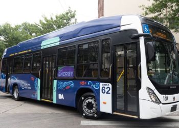 Cámaras, multipago y fileteado: cómo son los nuevos colectivos porteños