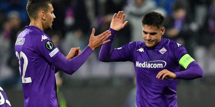 Con un gol de Martínez Quarta como volante, Fiorentina ganó un partidazo en la Conference League
