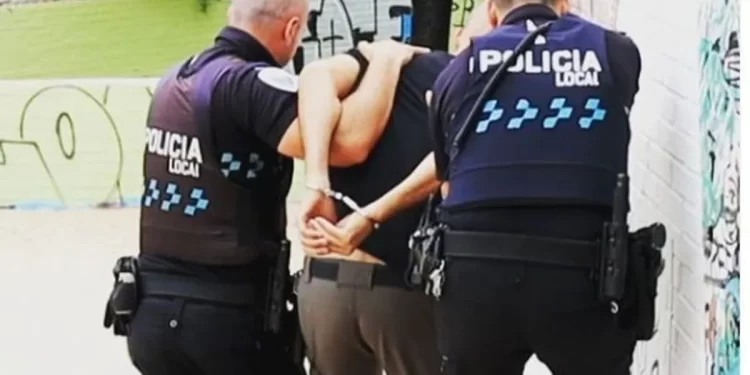 Detenido en el Polígono por «amenazas graves» a su vecina con un arma de fuego simulada