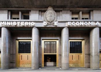 Economía amplió una letra en dólares del Tesoro para pagar vencimientos