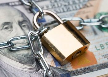 Economistas cercanos a Milei alertan sobre los riesgos de estirar la salida del cepo: “El mercado presiona”