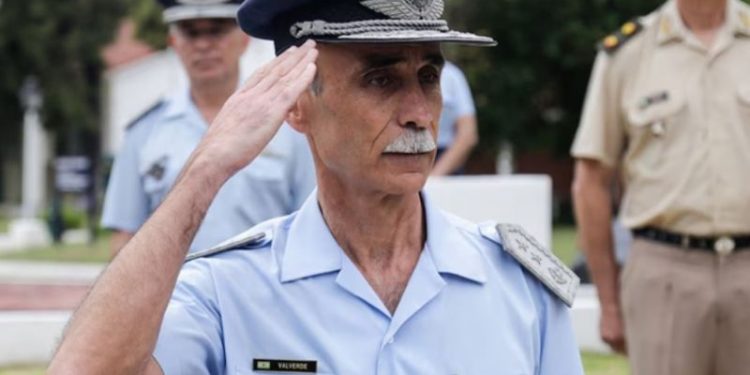 El brigadier Gustavo Javier Valverde asumirá como nuevo jefe de la Fuerza Aérea Argentina