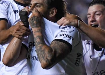 El duro fracaso de Colón: sin ascenso y otro año en la Primera Nacional