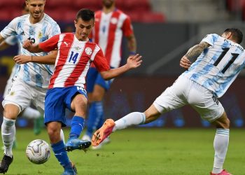 El equipo que prepara Alfaro para enfrentar a la Selección, con un argentino de titular