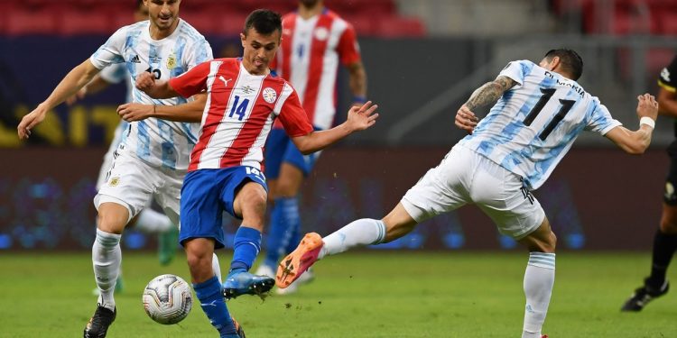 El equipo que prepara Alfaro para enfrentar a la Selección, con un argentino de titular