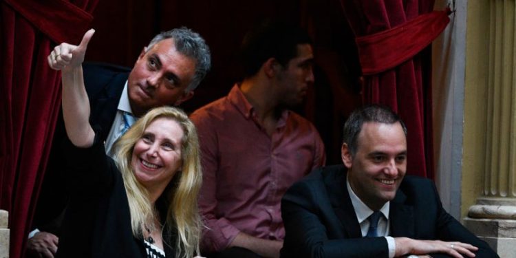 El nuevo Menem de Karina, la juventud libertaria y estupor en las Fuerzas del Cielo