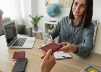 El país de Europa que va a entregar 45.000 visas para trabajadores en 2025: para qué empleos son válidas