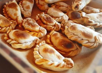 El pequeño local de Belgrano que prepara las mejores empanadas salteñas de CABA