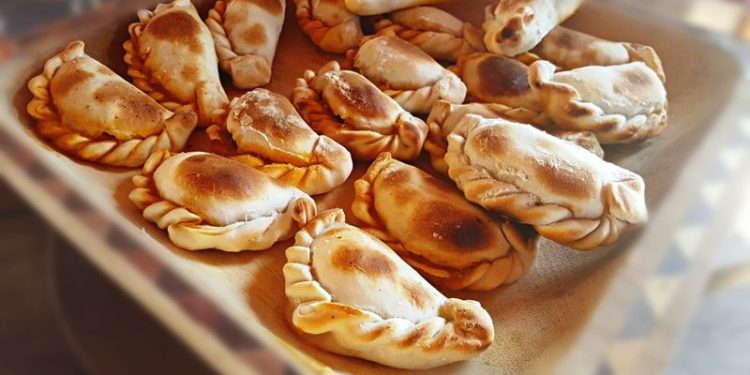 El pequeño local de Belgrano que prepara las mejores empanadas salteñas de CABA