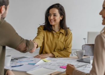 El pequeño país europeo que busca trabajadores: los requisitos para solicitar el permiso de trabajo