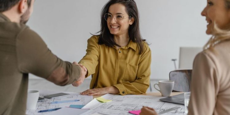El pequeño país europeo que busca trabajadores: los requisitos para solicitar el permiso de trabajo