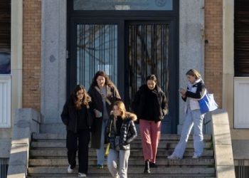 El SEPE ofrece empleos para trabajar tres horas al día con un sueldo de 750 euros al mes: estos son los requisitos para solicitarlos