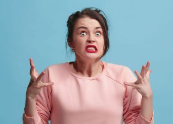 El significado de por qué hay personas que interrumpen constantemente, según la psicología