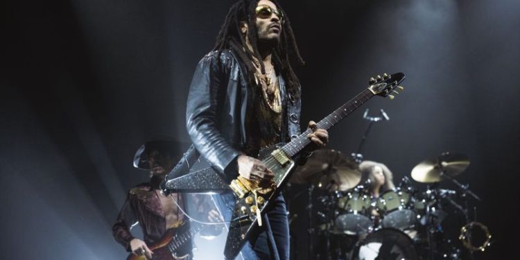 El tiempo no pasa para Lenny Kravitz: la “experiencia religiosa” que brindó en su regreso a Argentina