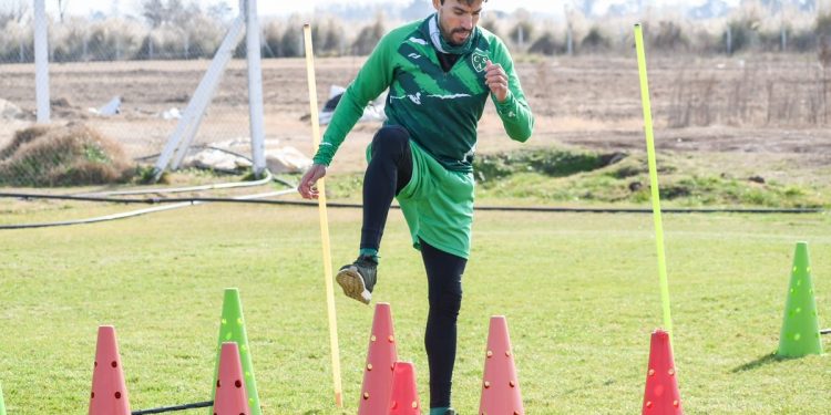 Era refuerzo de Boca, Riquelme le bajó el pulgar y hoy es figura en Sarmiento