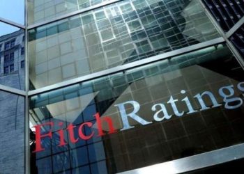 Fitch mejoró la calificación de la deuda argentina, pero alertó sobre riesgos