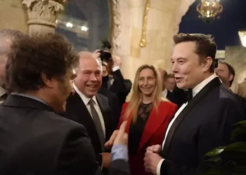 Javier Milei en Florida: Un encuentro con inversionistas y un toque festivo