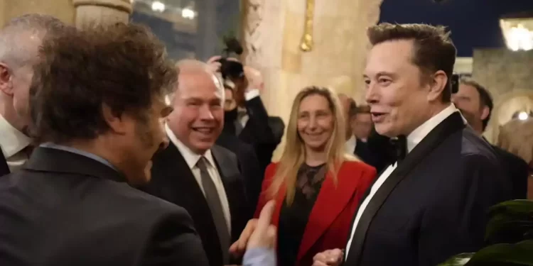 Javier Milei en Florida: Un encuentro con inversionistas y un toque festivo