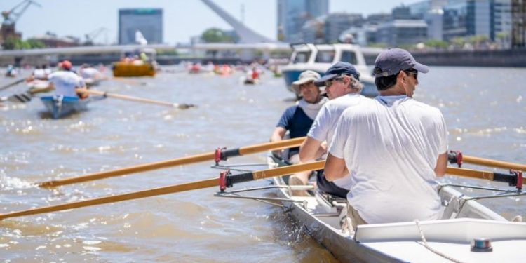 Fundación X por La Boca realizó la 14ª edición de su tradicional “Remada X el Riachuelo”