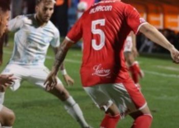 Golazo de Alarcón para Huracán luego de la polémica con Chile