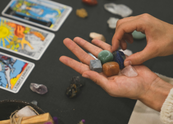 Horóscopo mensual: cuál es mejor día de noviembre para cada signo del zodíaco y qué piedra preciosa deben usar todo el mes