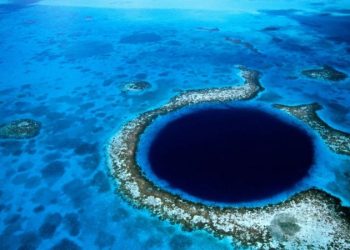 Impacto mundial: científicos en desconcierto por lo que hallaron en el pozo azul del océano