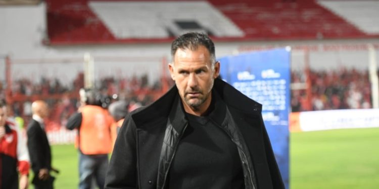 Instituto busca renovar el contrato de Diego Dabove