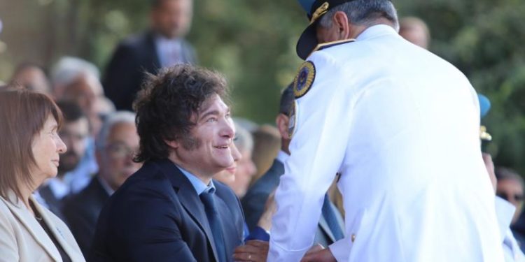 Javier Milei participó junto a Villarruel de la graduación de cadetes de la Policía Federal