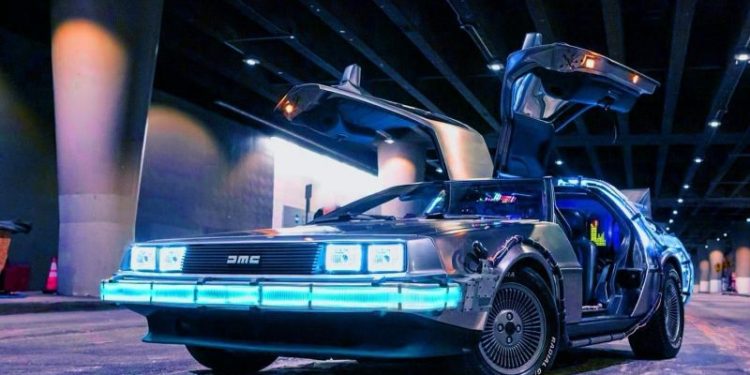 La increíble moto eléctrica que está inspirada en el Delorean de Volver al Futuro