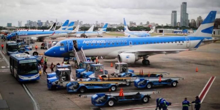 La Justicia anuló la reincorporación de tres pilotos de Aerolíneas Argentinas y se tensa el vínculo con el Gobierno