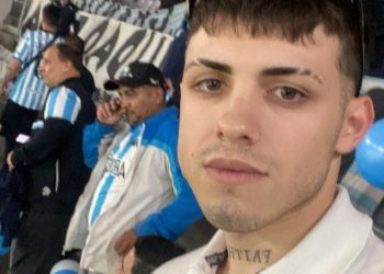 La locura del hincha de Racing a pie y a dedo hasta Asunción, la entrada que le dio Costas, el susto en Brasil y “pagué un micro para dormir”
