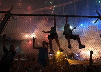 La Mosca reversionó la letra de Muchachos para la gente de Racing antes de la final