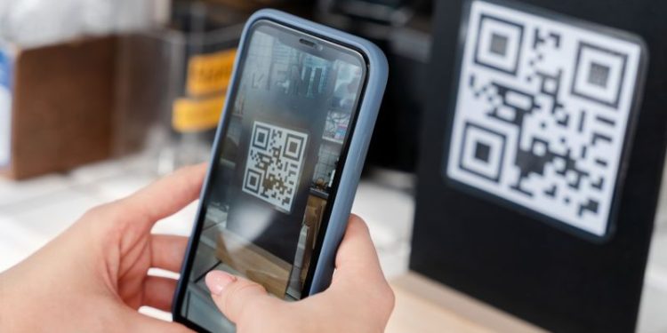 La pelea entre Mercado Pago y los bancos crece: ahora afecta a los pagos QR